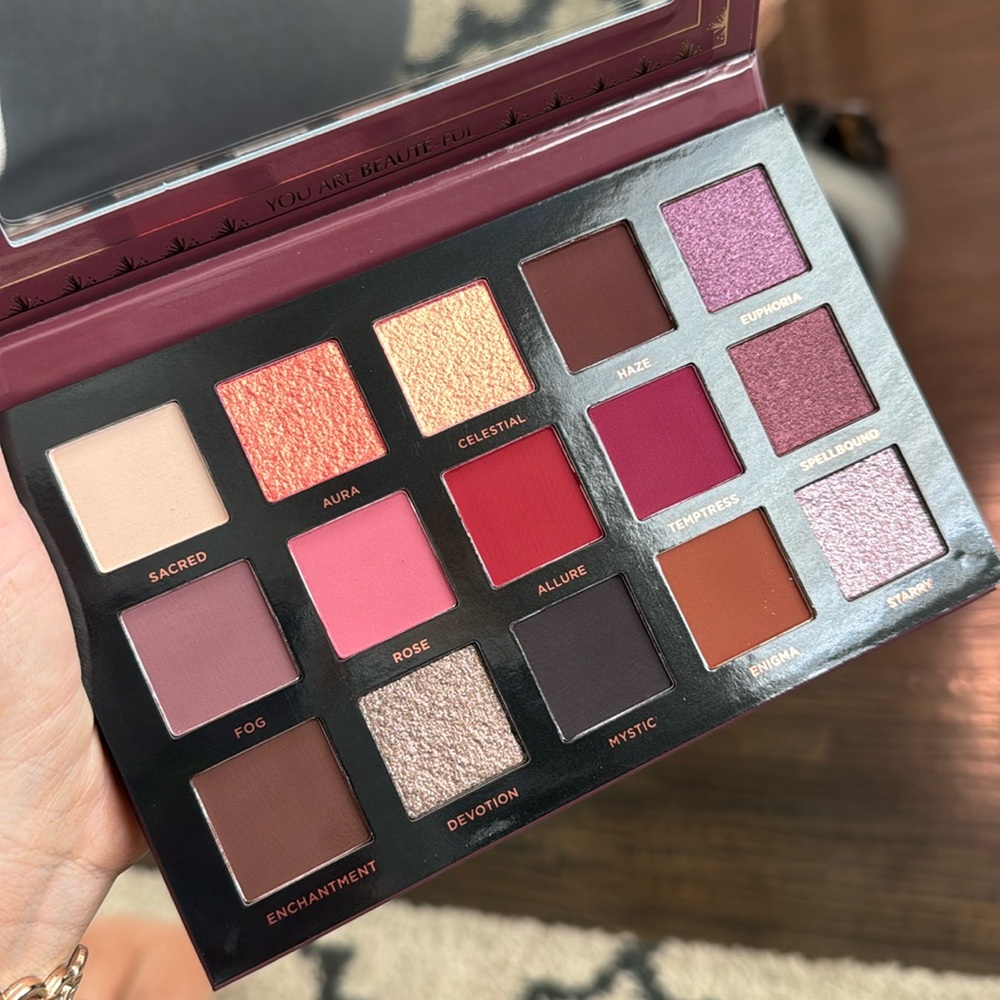 Ace beautē Mystic romance palette